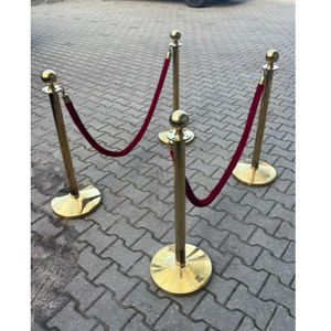 Afzetpaaltjes met koord